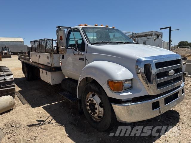 Ford F-650 平ボディー