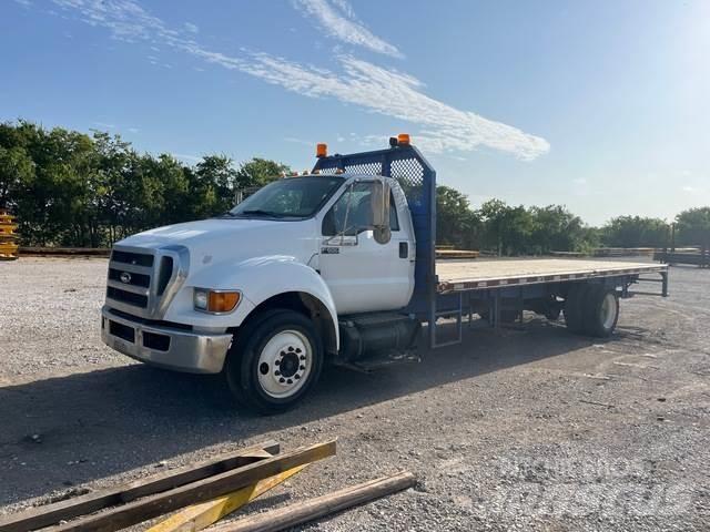 Ford F-650 平ボディー