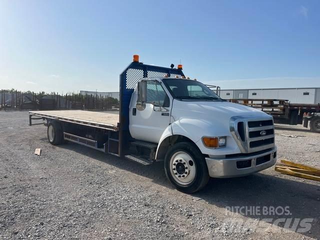 Ford F-650 平ボディー