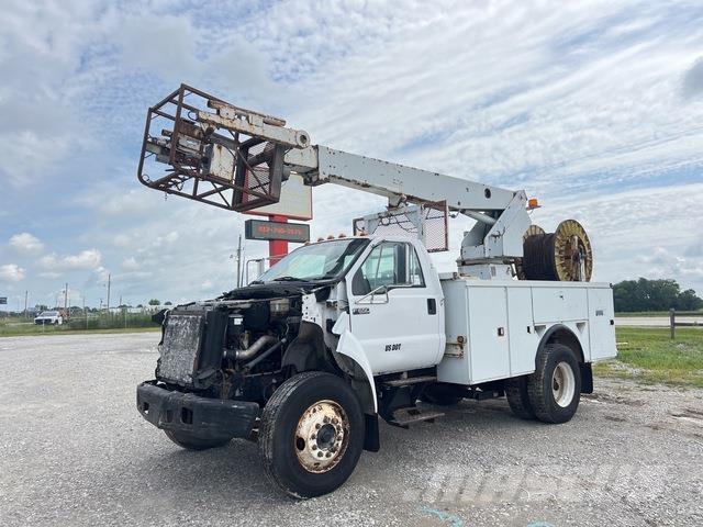 Ford F-650 トラック高所作業車