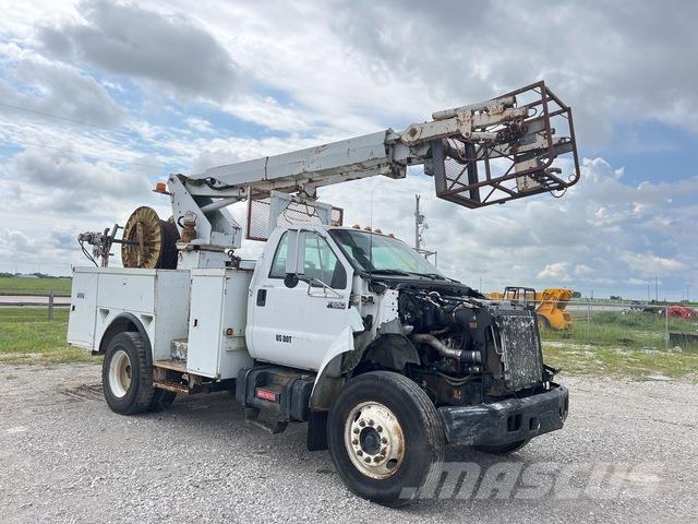 Ford F-650 トラック高所作業車