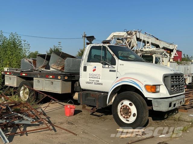 Ford F-650 平ボディー