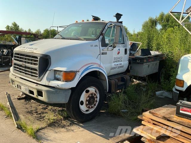 Ford F-650 平ボディー