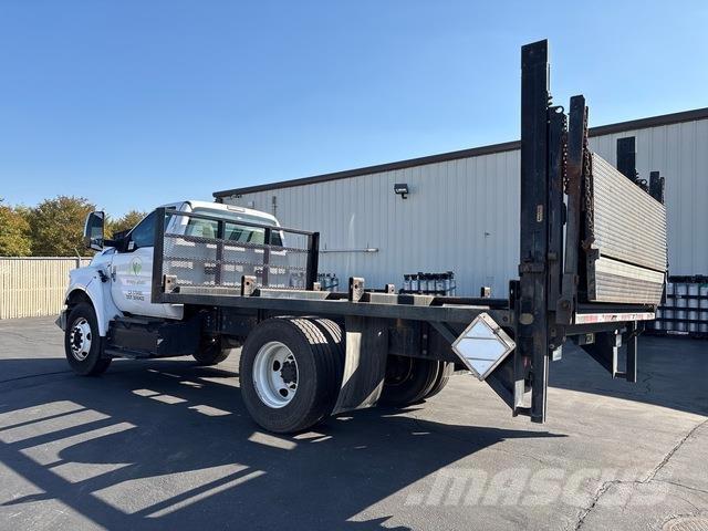 Ford F-650 平ボディー