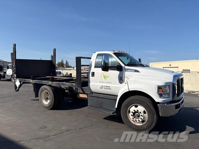 Ford F-650 平ボディー