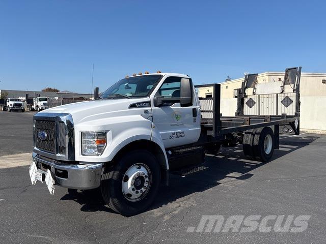 Ford F-650 平ボディー
