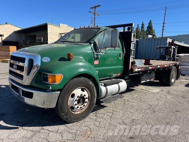 Ford F-650 平ボディー