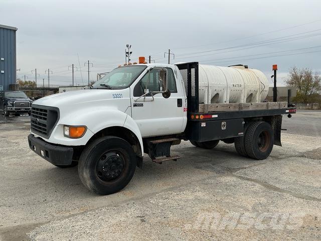 Ford F-650 平ボディー