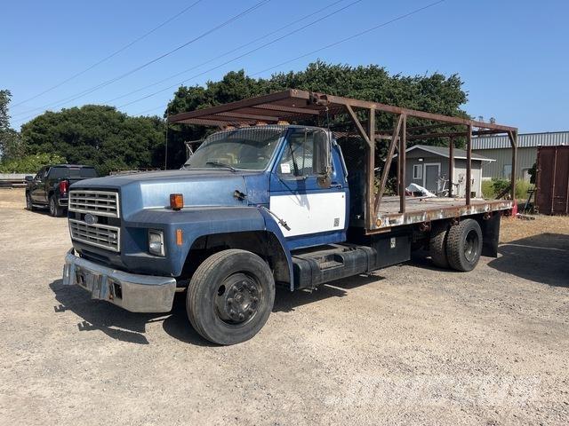 Ford F-700 平ボディー