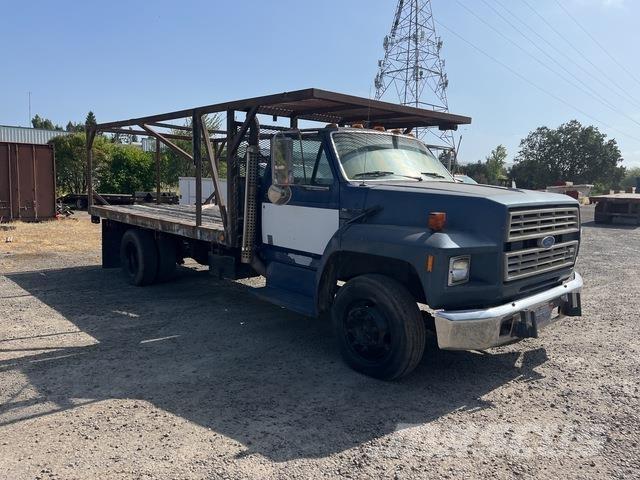 Ford F-700 平ボディー