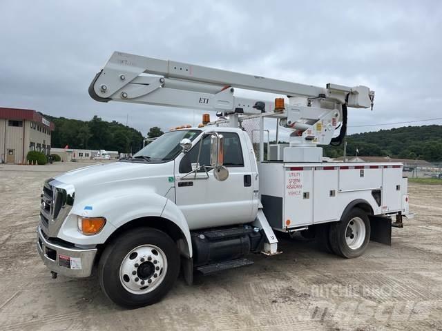 Ford F-750 トラック高所作業車