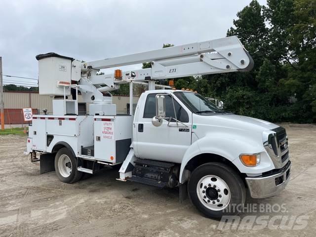 Ford F-750 トラック高所作業車