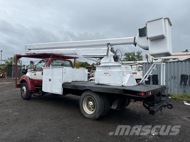 Ford F-750 トラック高所作業車