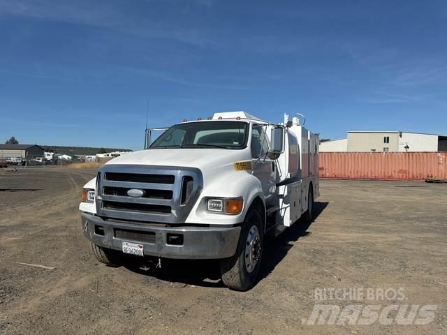 Ford F-750 タンカートラック