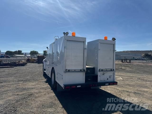 Ford F-750 タンカートラック