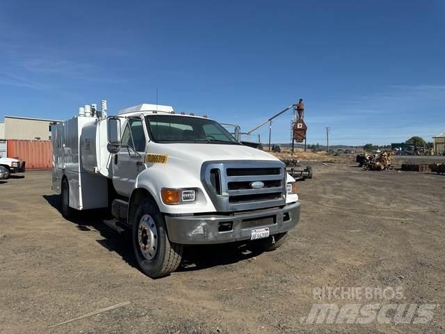 Ford F-750 タンカートラック