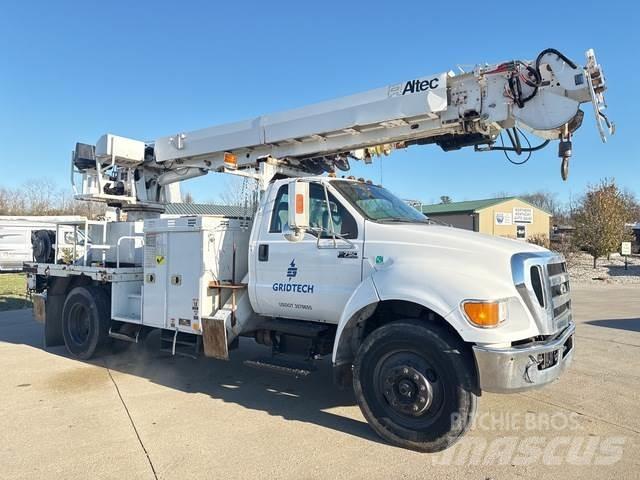 Ford F-750 自走式掘削トラック