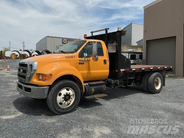 Ford F-750 平ボディー