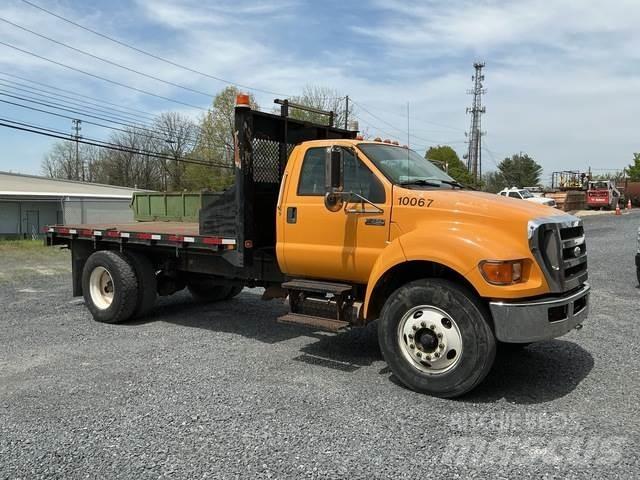 Ford F-750 平ボディー