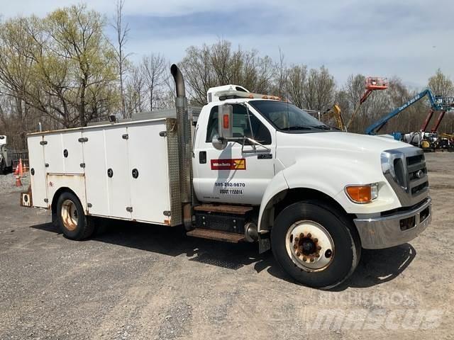 Ford F-750 多目的／汎用車両