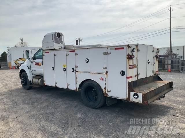 Ford F-750 多目的／汎用車両