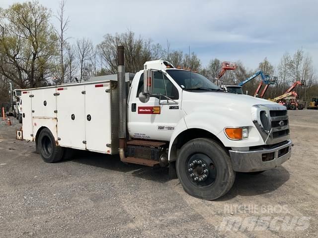Ford F-750 多目的／汎用車両
