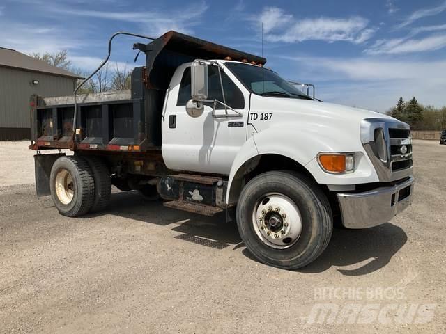 Ford F-750 ダンプ