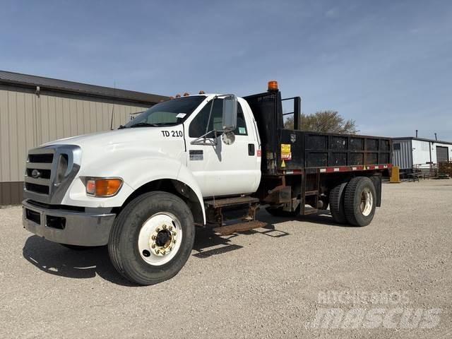 Ford F-750 ダンプ