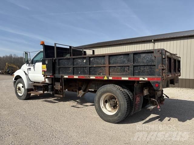 Ford F-750 ダンプ