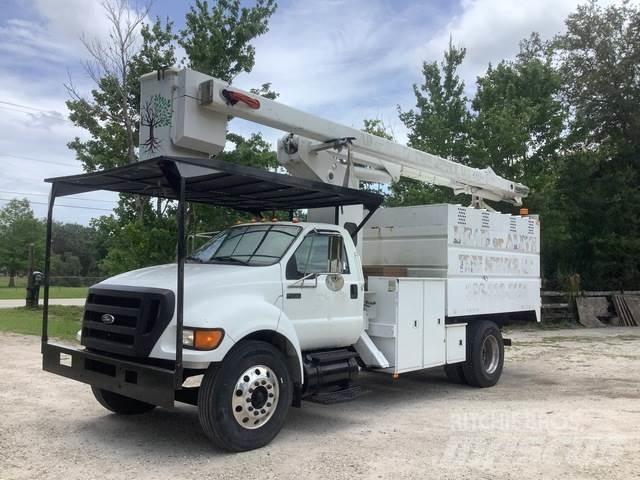 Ford F-750 トラック高所作業車