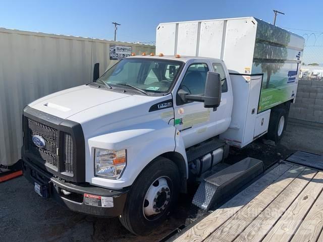 Ford F-750 ウッドチップ運搬用トラック