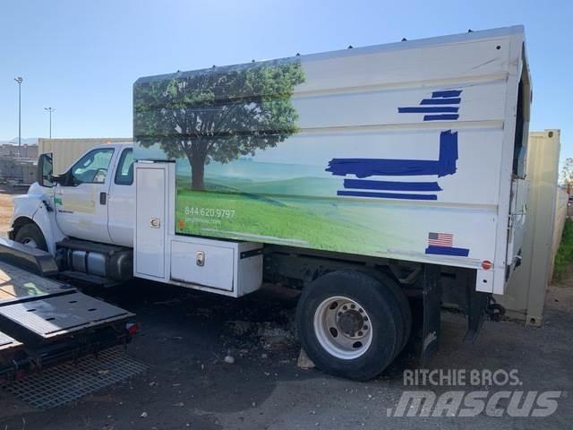 Ford F-750 ウッドチップ運搬用トラック