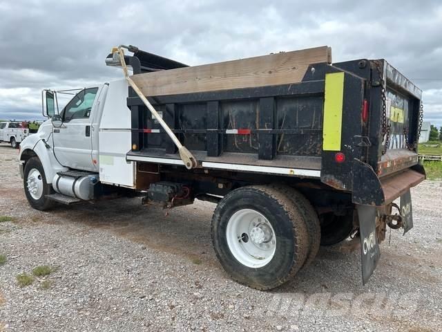 Ford F-750 ダンプ