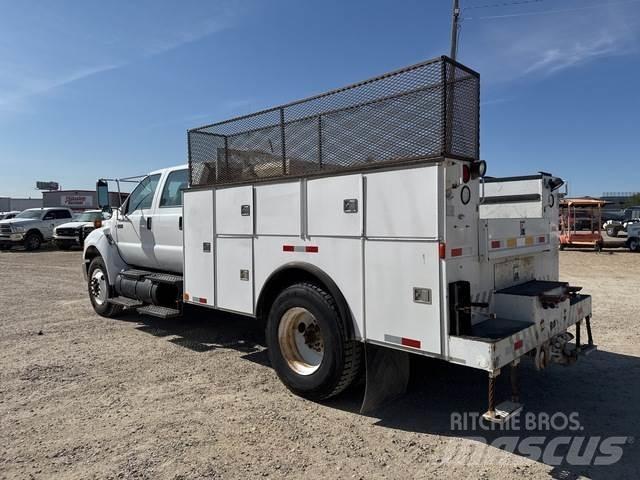 Ford F-750 多目的／汎用車両