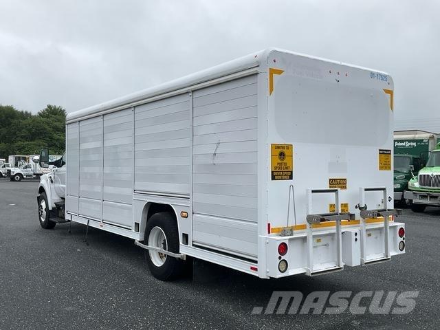 Ford F-750 飲料運送車両