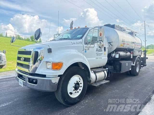 Ford F-750 ミキサー車