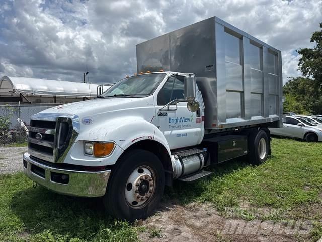 Ford F-750 ウッドチップ運搬用トラック