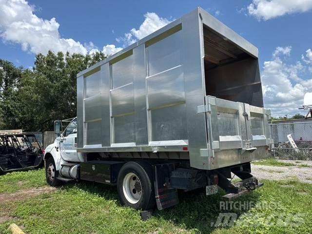 Ford F-750 ウッドチップ運搬用トラック