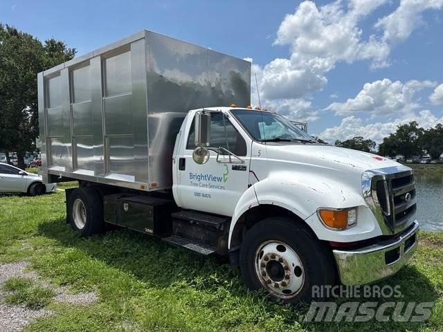 Ford F-750 ウッドチップ運搬用トラック