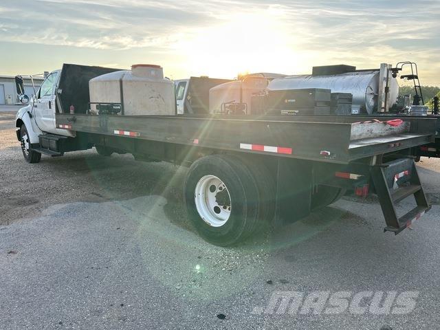 Ford F-750 平ボディー