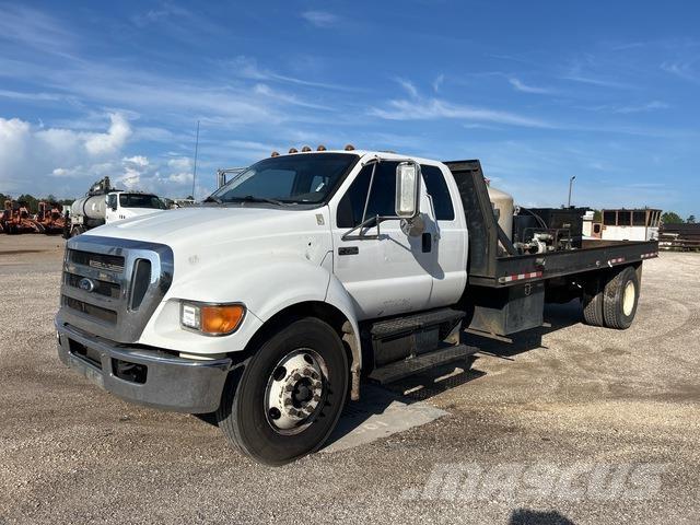Ford F-750 平ボディー