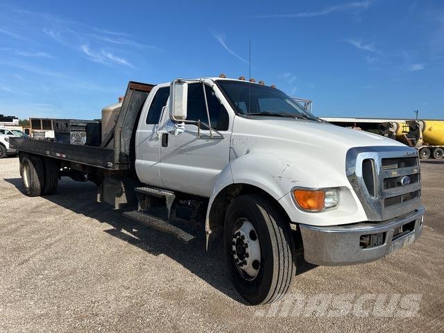 Ford F-750 平ボディー