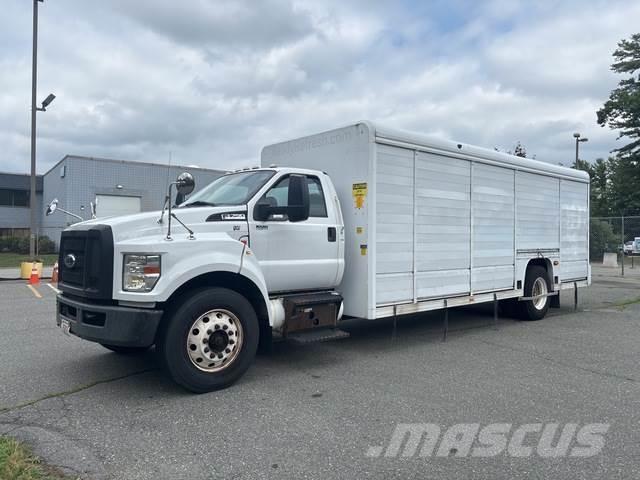 Ford F-750 飲料運送車両