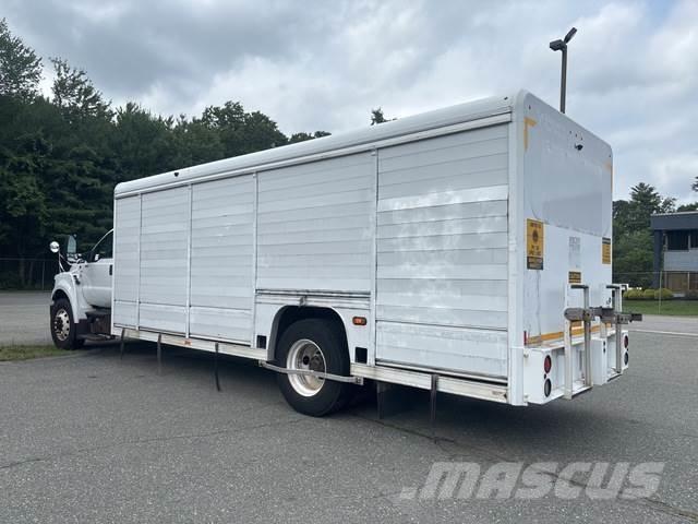 Ford F-750 飲料運送車両