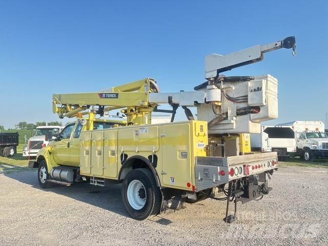 Ford F-750 トラック高所作業車