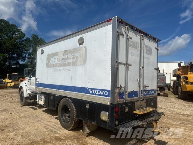Ford F-750 タンカートラック