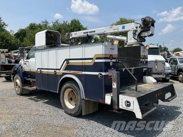 Ford F-750 多目的／汎用車両