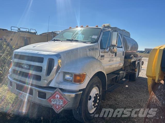 Ford F-750 タンカートラック