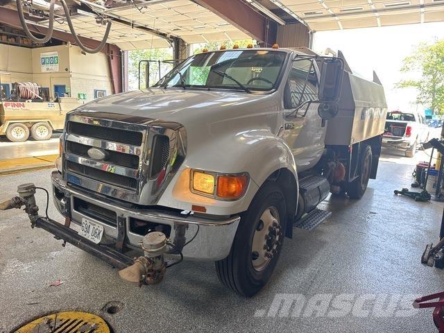 Ford F-750 給水車