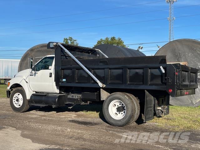 Ford F-750 ダンプ